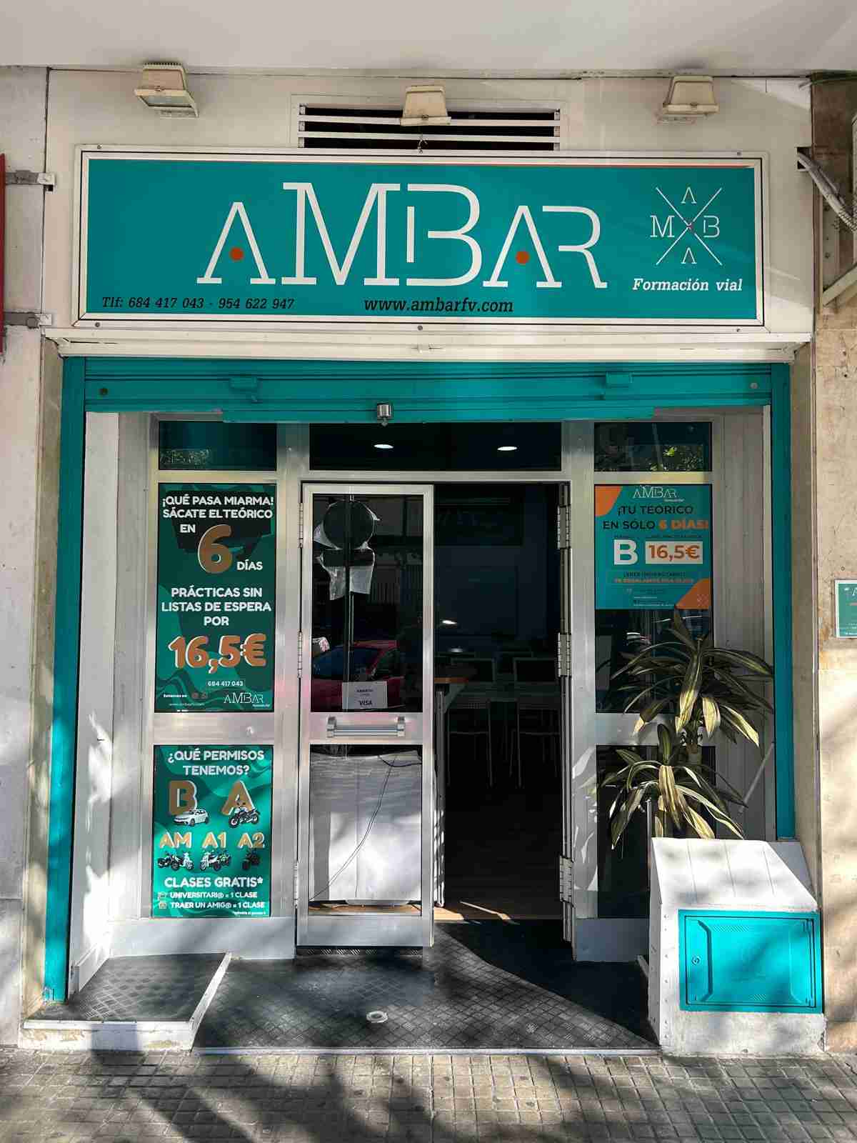 Fotos de Ámbar Formación Vial, Banco Santander, 19, Avenida de la Reina Mercedes, Sector Sur-La Palmera-Reina Mercedes, Distrito Bellavista-La Palmera, Sevilla, Andalucía, 41012, España