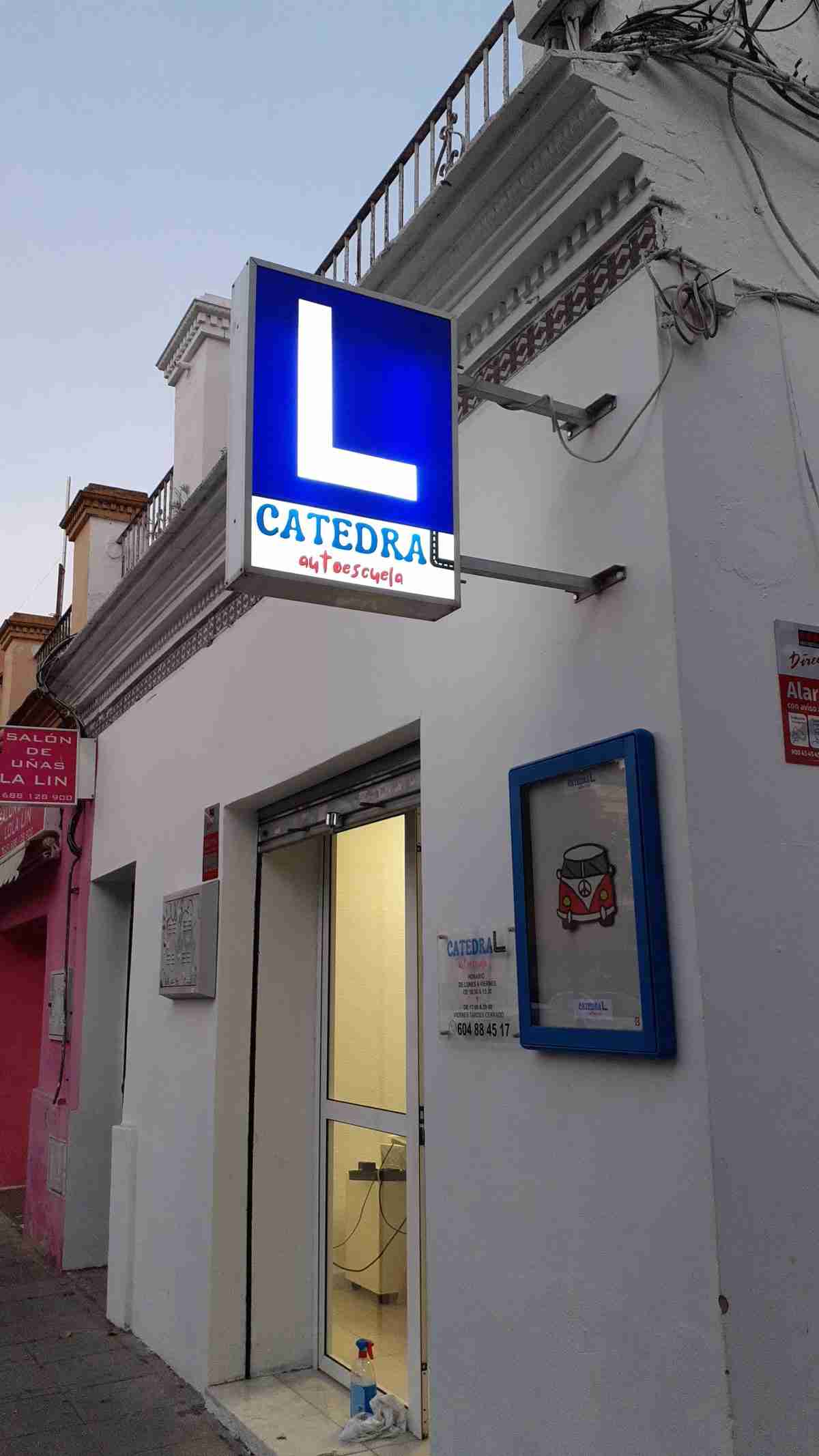 Fotos de Autoescuela CatedraL, Avenida Pino Montano (San Felipe Neri), Avenida de Pino Montano, Santa Justa y Rufina-Parque de Miraflores, Distrito Macarena, Sevilla, Andalucía, 41008, España